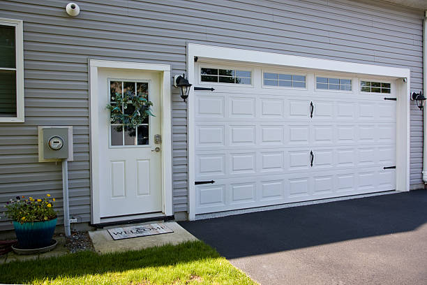 24/7 Emergency Garage Door Panel Replacement experts in Delshire, OH